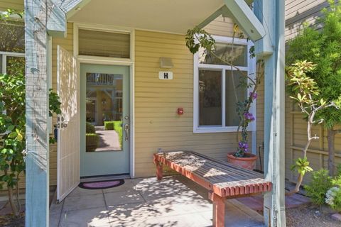 Photo of 101 Blossom Circle #H, San Mateo, CA 94403 (MLS # ML82039641)