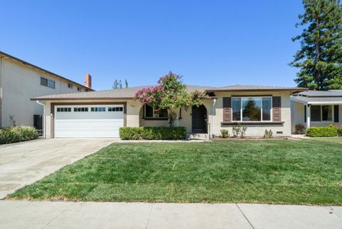 Photo of 808 Glenside Drive, SAN JOSE, CA 95123 (MLS # ML82053769)