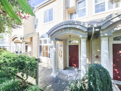Photo of 10 Patrick Way, HALF MOON BAY, CA 94019 (MLS # ML82024829)