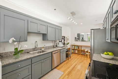 Tiny photo for 911 Cowper Street, PALO ALTO, CA 94301 (MLS # ML82061640)