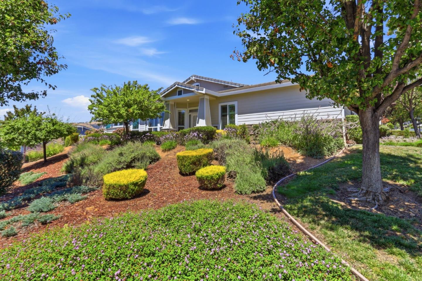 9066 Village View Loop