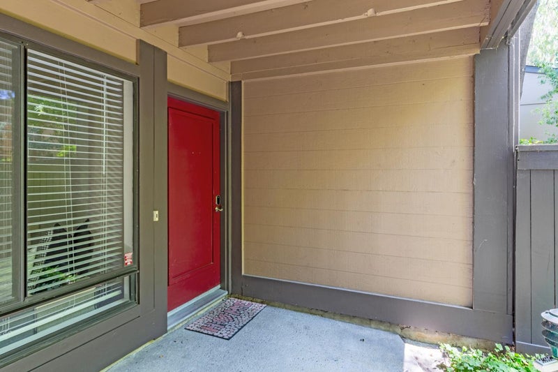 2000 Rock Street 19