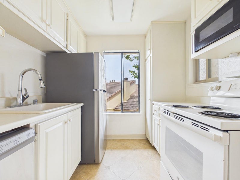 4202 Golden Oaks Lane 4202