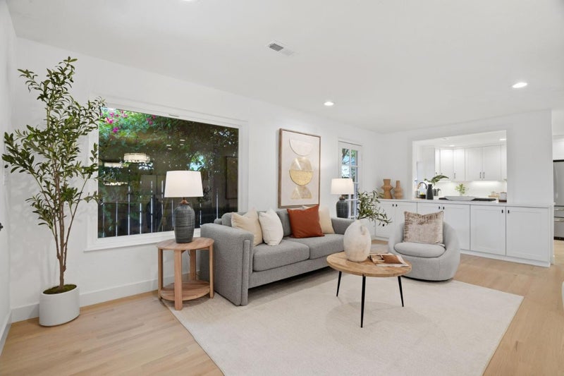 385 Carmelita Drive