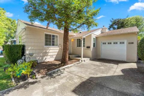 1116 17th Avenue, Redwood City, CA 94063 - #: ML82001033