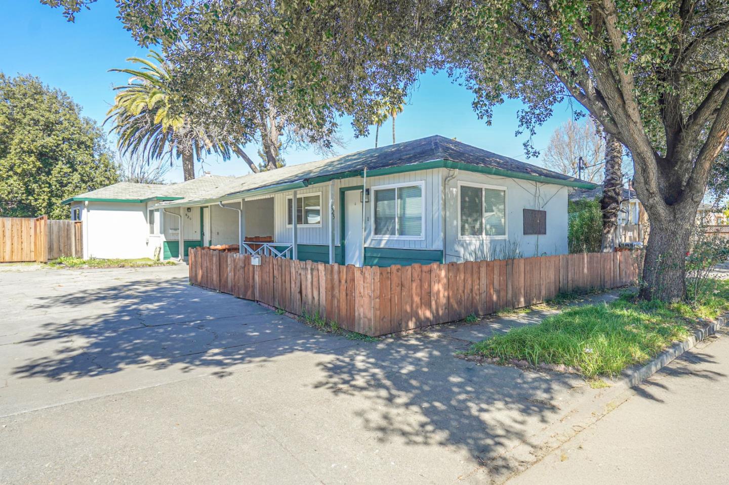 825-829 West TAYLOR Street