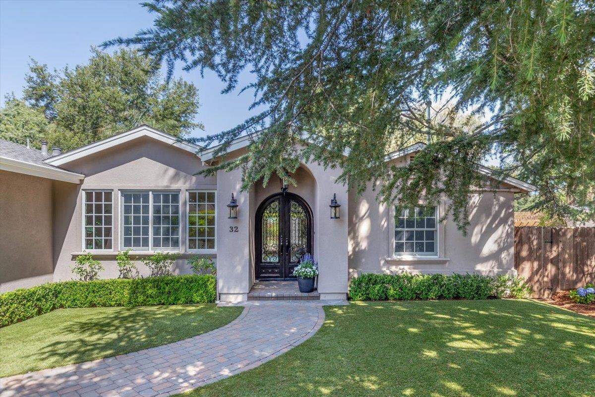 32 North El Monte Avenue