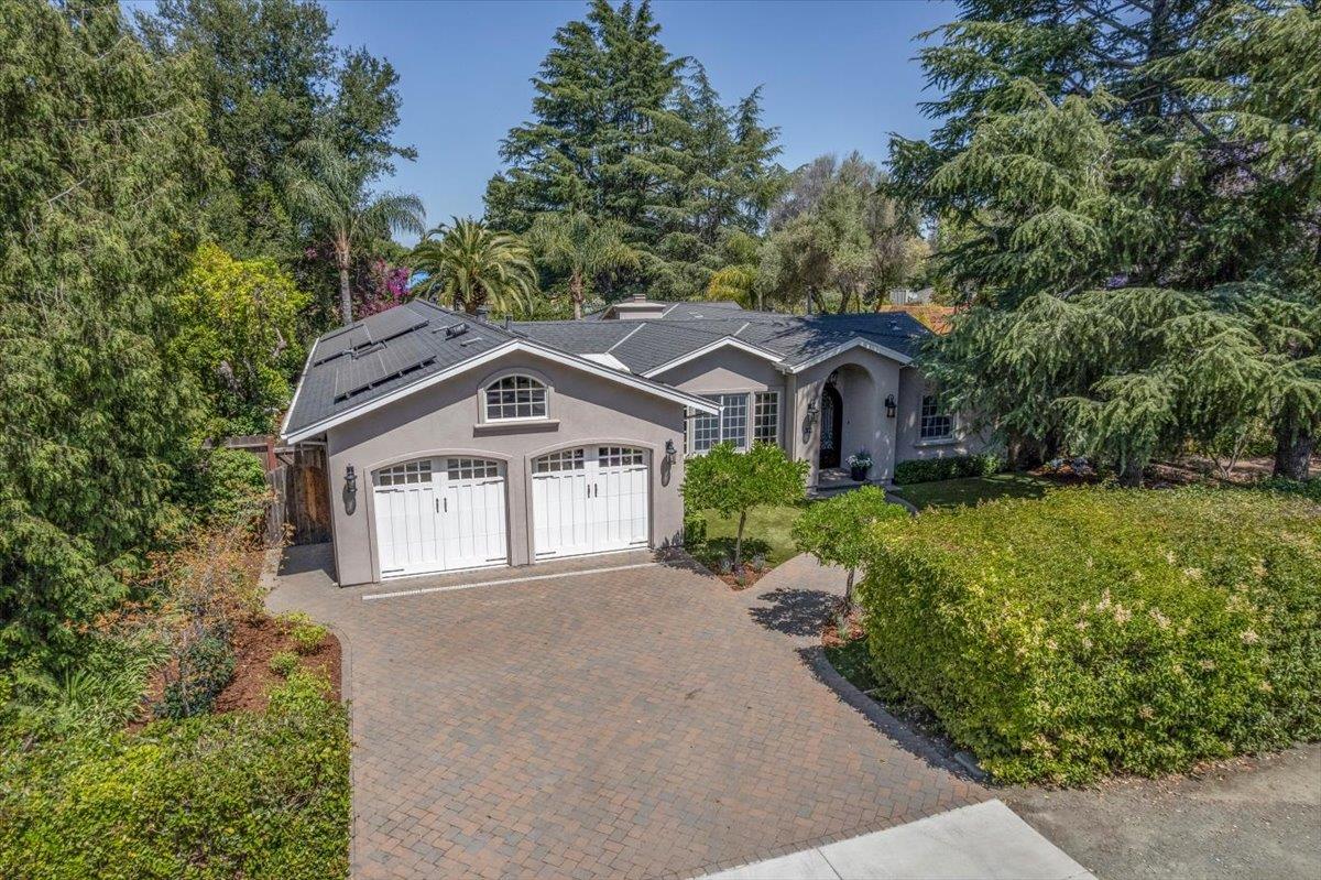 32 North El Monte Avenue