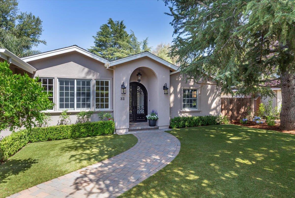 32 North El Monte Avenue