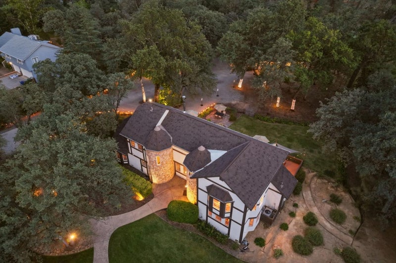 19177 Hollow Lane