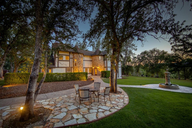 19177 Hollow Lane