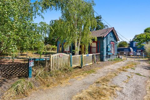 Photo of 1430 Merrill Street, SANTA CRUZ, CA 95062 (MLS # ML82025094)