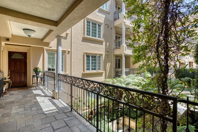 153 North San Mateo Drive 201
