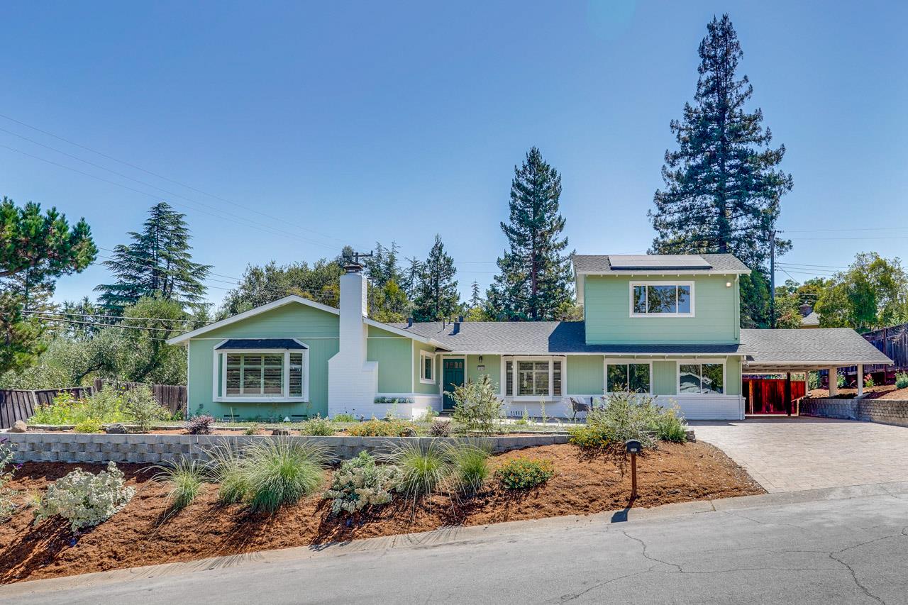 1590 Vineyard Drive
