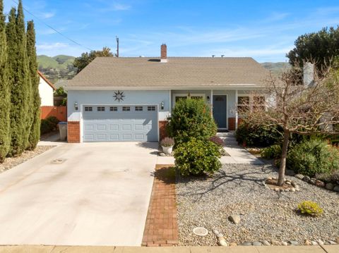 Photo of 706 Linda Vista Street, SAN JOSE, CA 95127 (MLS # ML82034960)