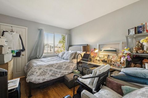Tiny photo for 2009 Gossamer Avenue, Redwood Shores, CA 94065 (MLS # ML82025169)