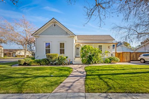 Tiny photo for 194 4th Street, Gilroy, CA 95020 (MLS # ML82034370)