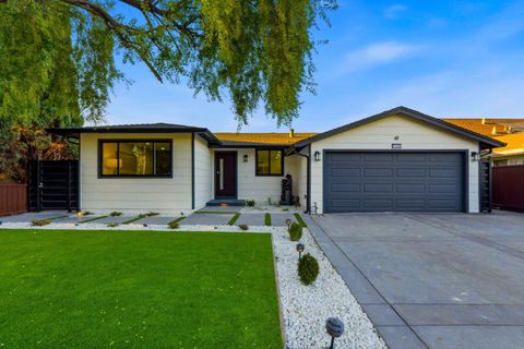 Photo of 1485 Meadow Glen Way, SAN JOSE, CA 95121 (MLS # ML82029345)