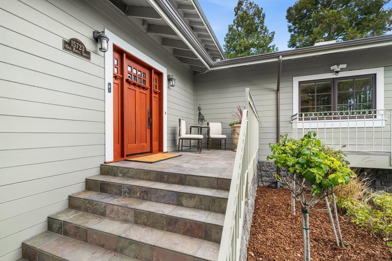 15723 Oak Knoll Drive