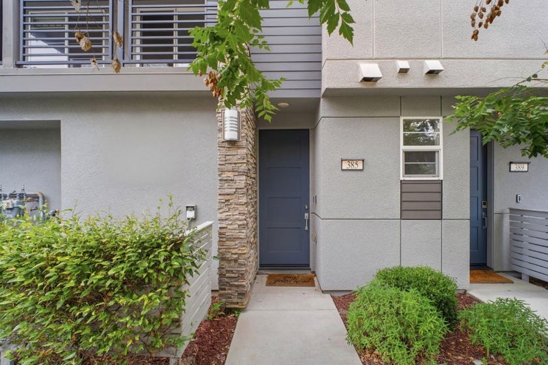 385 Line Street