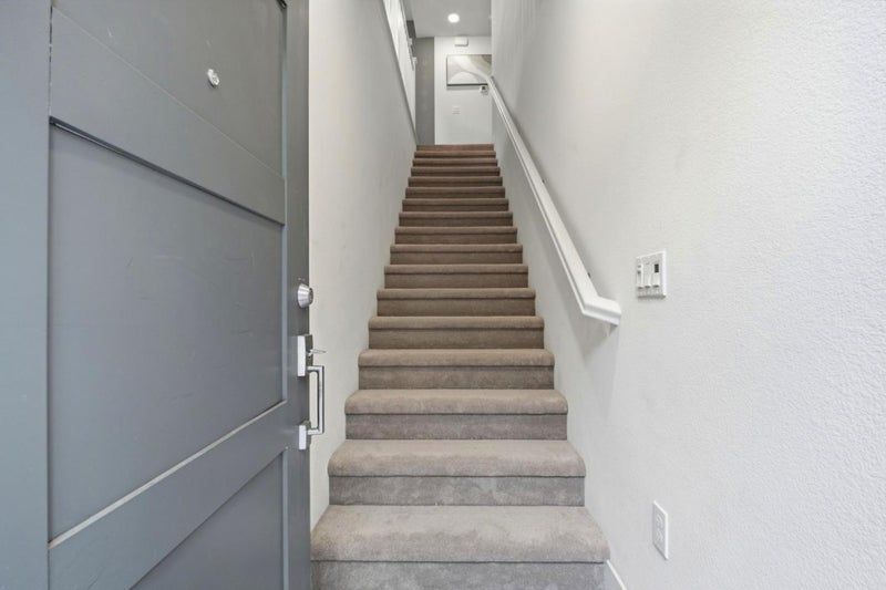 385 Line Street