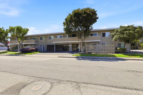 Photo of 527 Walker Drive, MOUNTAIN VIEW, CA 94043 (MLS # ML82058212)