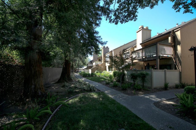 546 Woodside Oaks 6 #6, SACRAMENTO