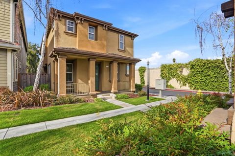 Tiny photo for 257 Rayos Del Sol Drive, San Jose, CA 95116 (MLS # ML82036884)