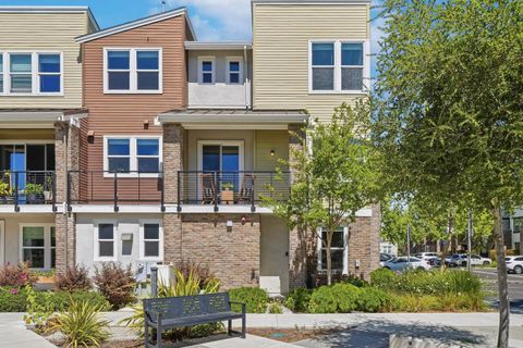 Photo of 846 Cotati Terrace #7, SUNNYVALE, CA 94085 (MLS # ML82042195)