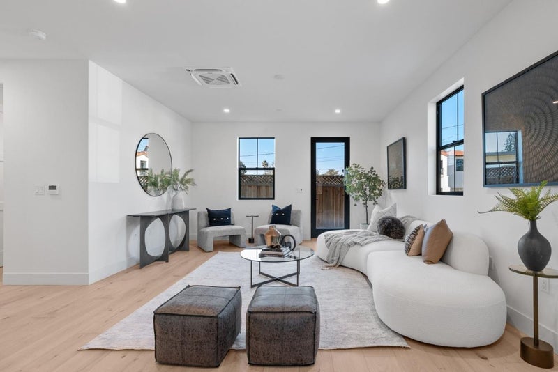 111 Sunnyside Court