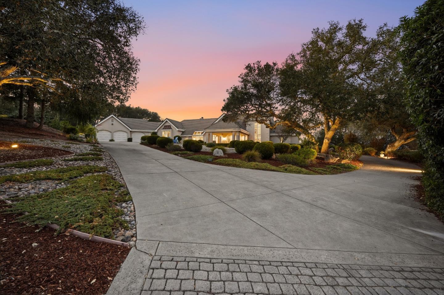 26048 Paseo Del Sur