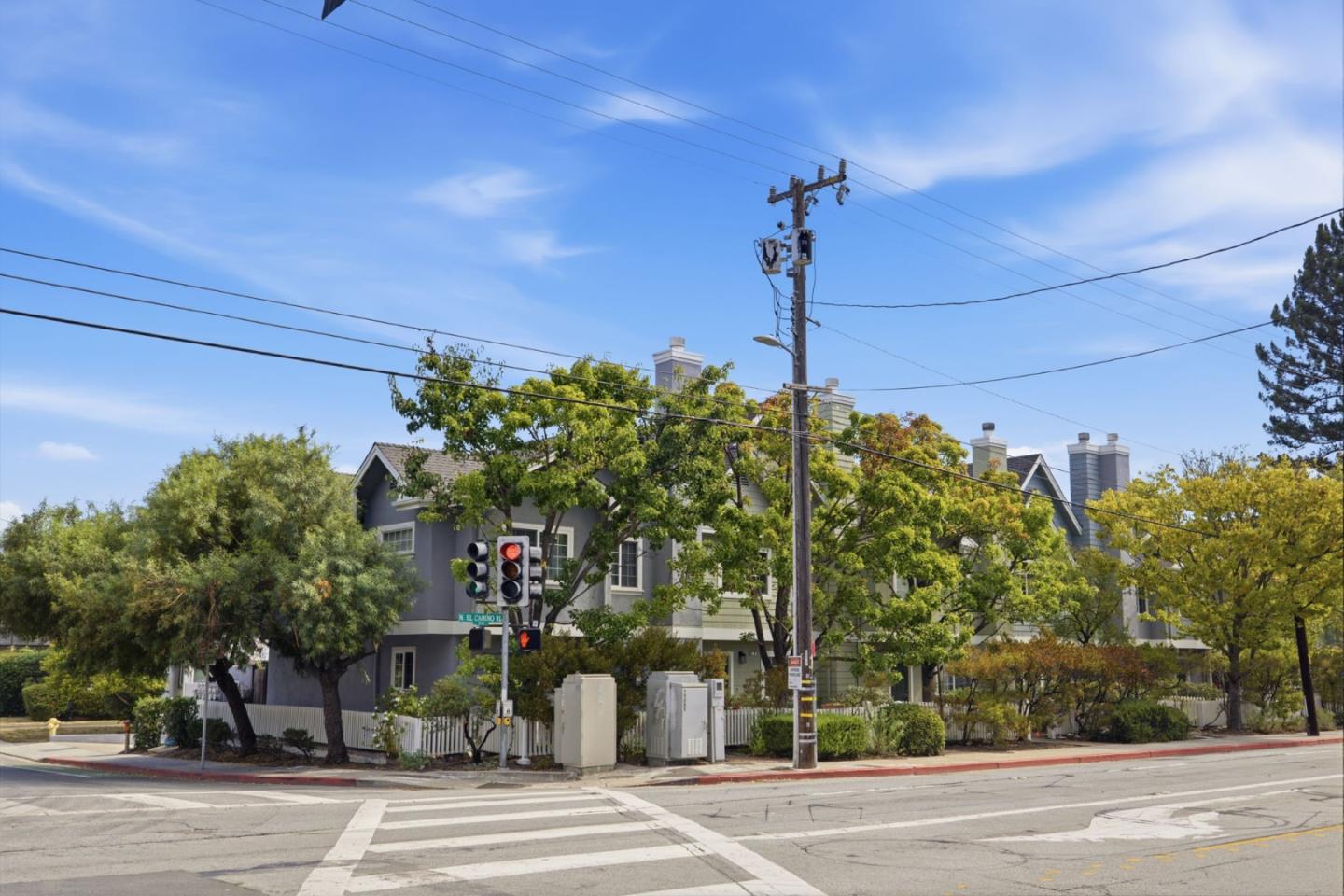 372 North El Camino Real 10