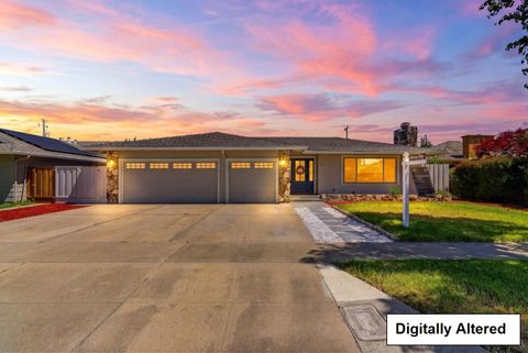 Photo of 31 La Mirada Court, SALINAS, CA 93901 (MLS # ML82042784)