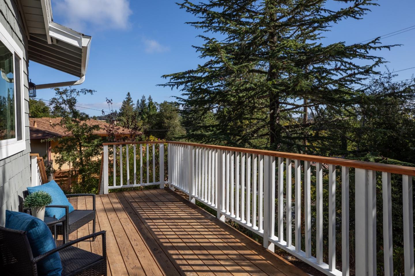 220 Canyon Drive