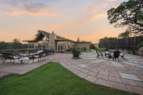 Photo of 15605 Oakridge Court, MORGAN HILL, CA 95037 (MLS # ML82038968)
