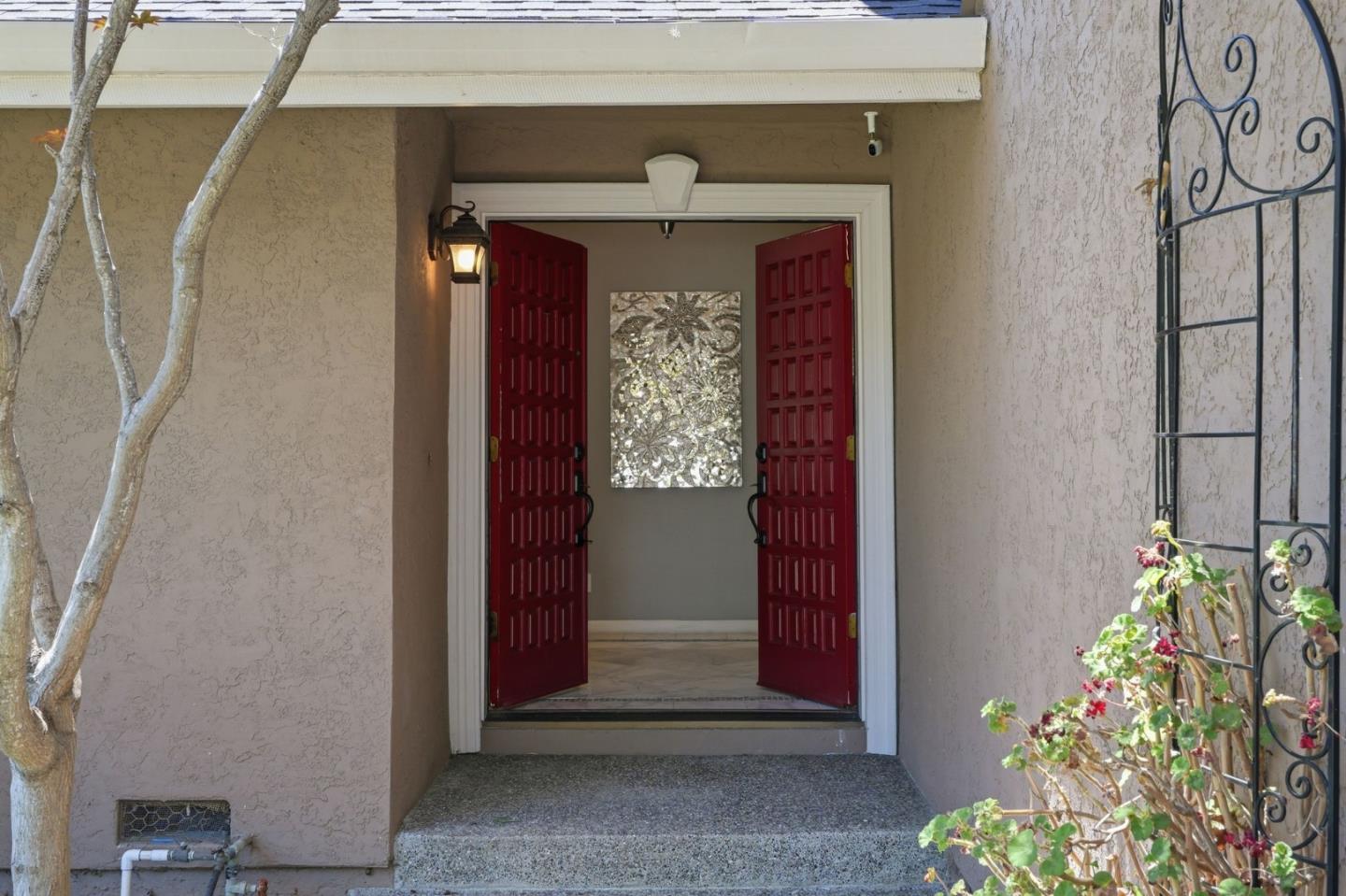 6585 Rolling Oaks Drive