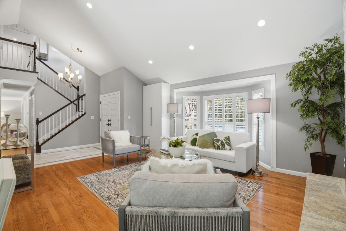6585 Rolling Oaks Drive