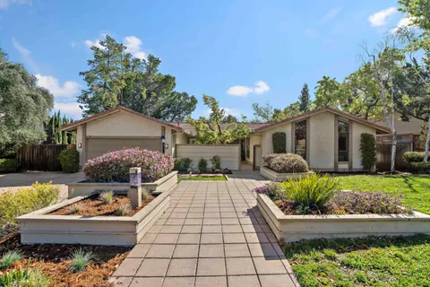 222 Casitas Bulevar, Los Gatos, CA 95032 - MLS#: ML82001343