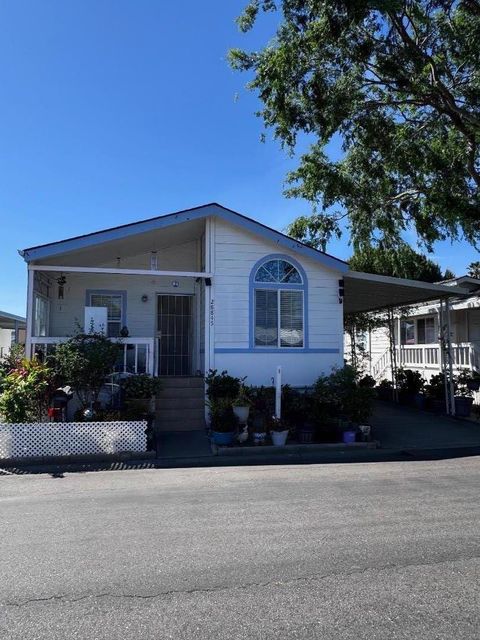 Photo of 28845 La Corona St #431, HAYWARD, CA 94544 (MLS # ML82042578)