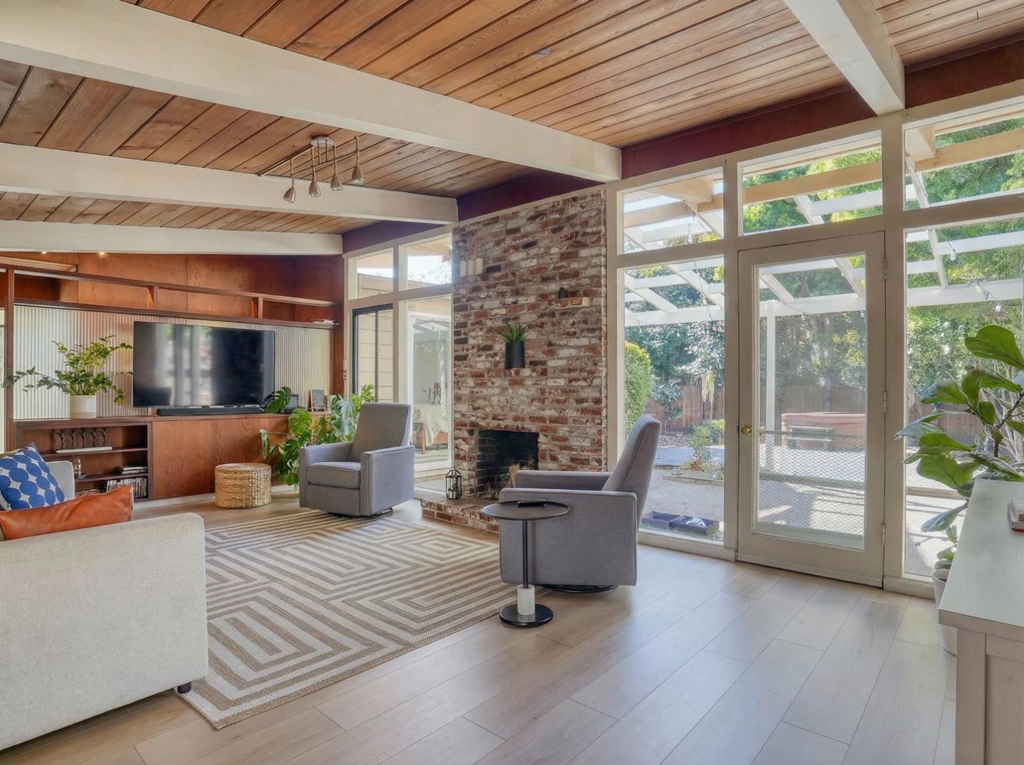 1914 Channing Avenue