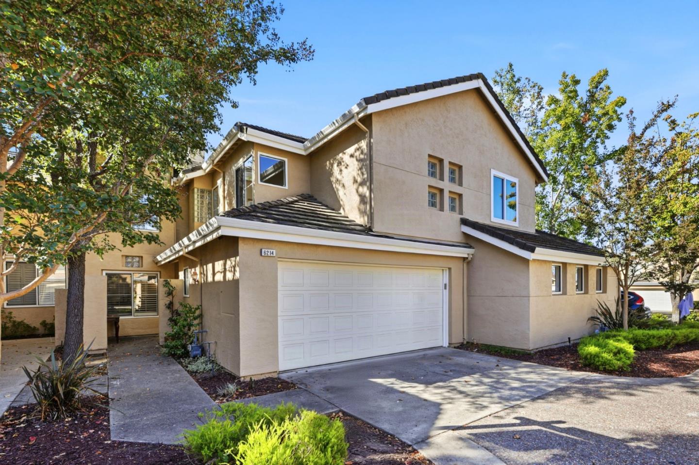 6214 Lakeview Circle