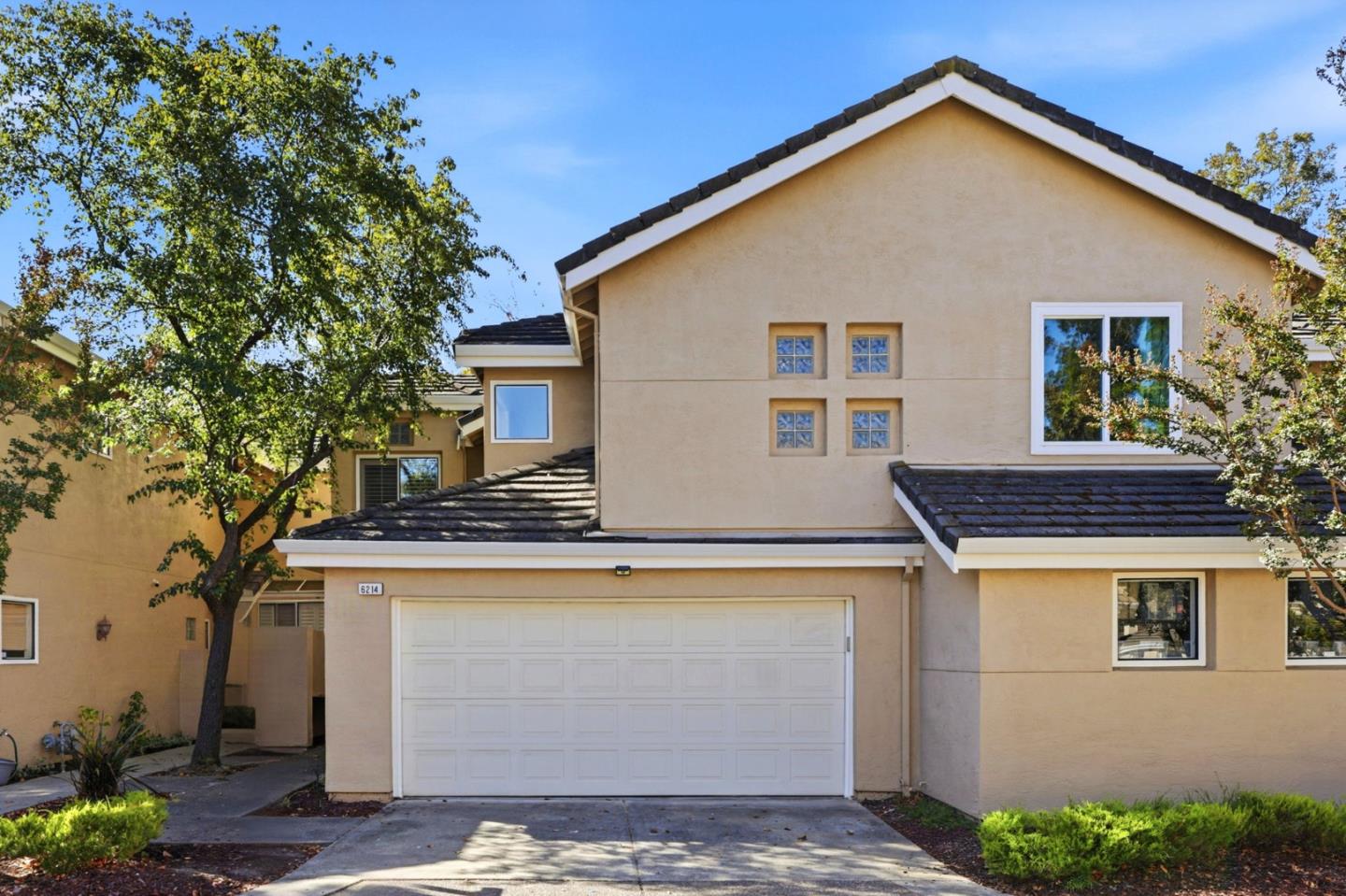 6214 Lakeview Circle