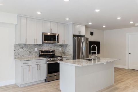 Tiny photo for 1530 Lakeview Dr #B, HILLSBOROUGH, CA 94010 (MLS # ML82028335)