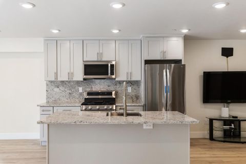 Tiny photo for 1530 Lakeview Dr #B, HILLSBOROUGH, CA 94010 (MLS # ML82028335)