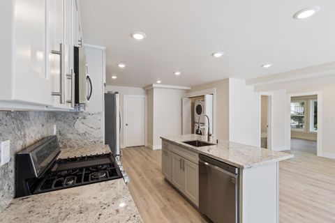 Tiny photo for 1530 Lakeview Dr #B, HILLSBOROUGH, CA 94010 (MLS # ML82028335)