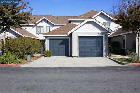 Photo of 17106 Creekside Circle, Morgan Hill, CA 95037 (MLS # ML82037218)