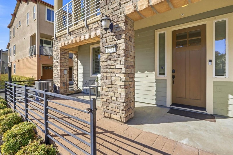 6094 Charlotte Drive