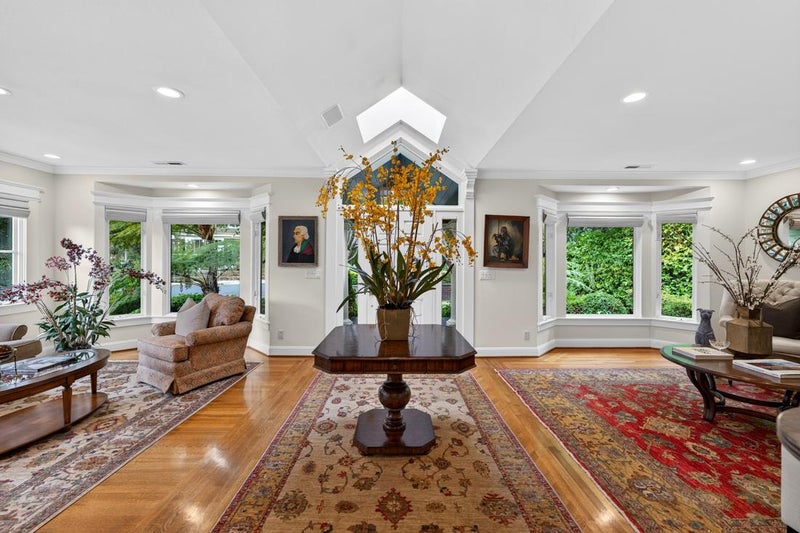 52 Hernandez Avenue