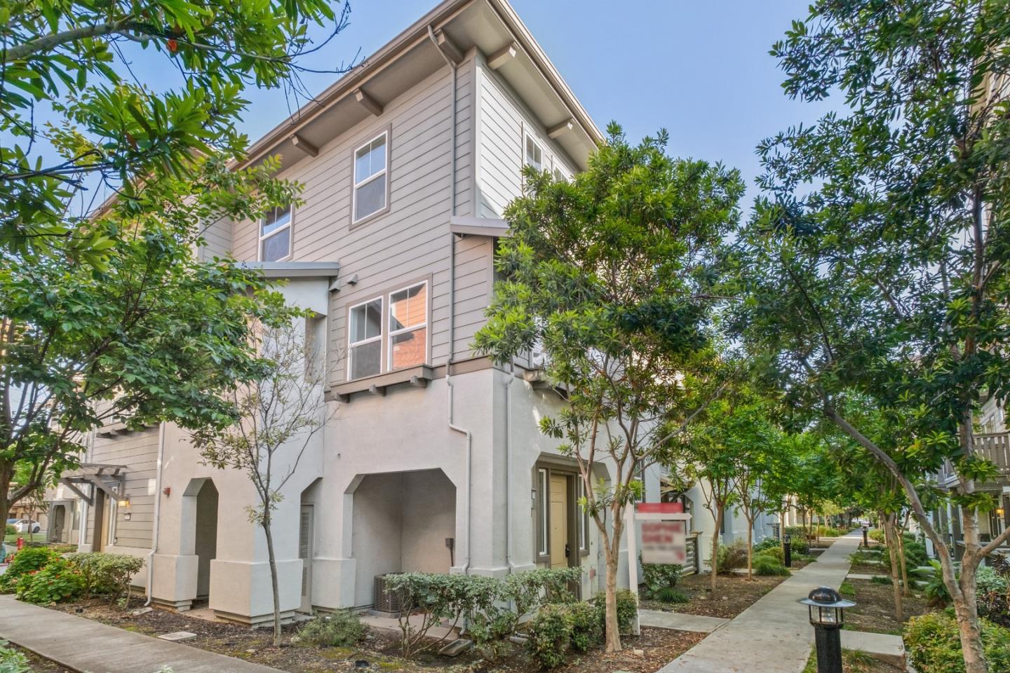 2104 Vincenzo Walkway