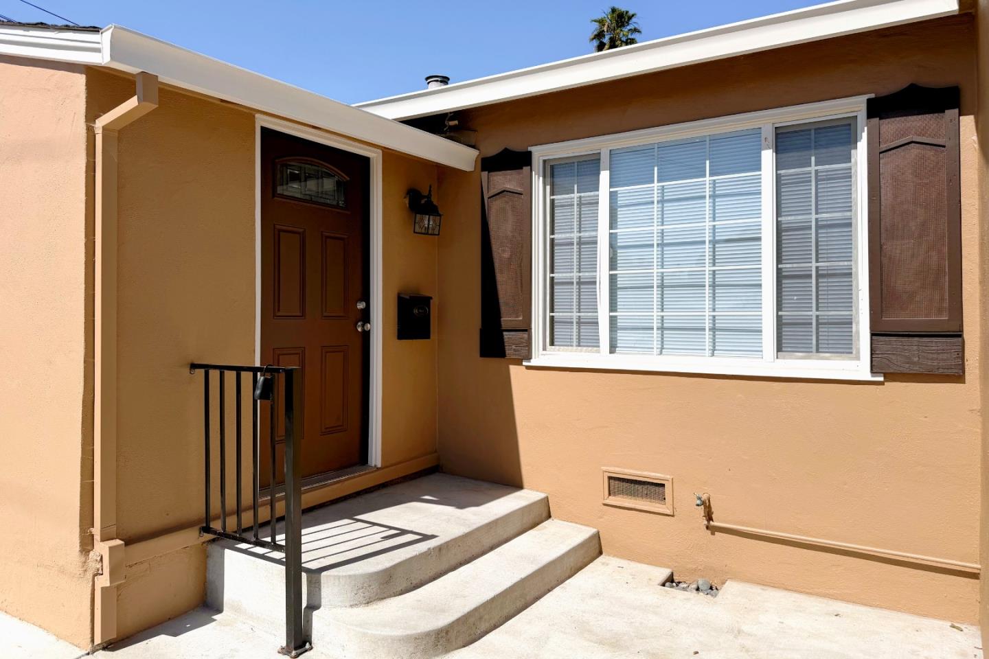 1118 Victoria Avenue